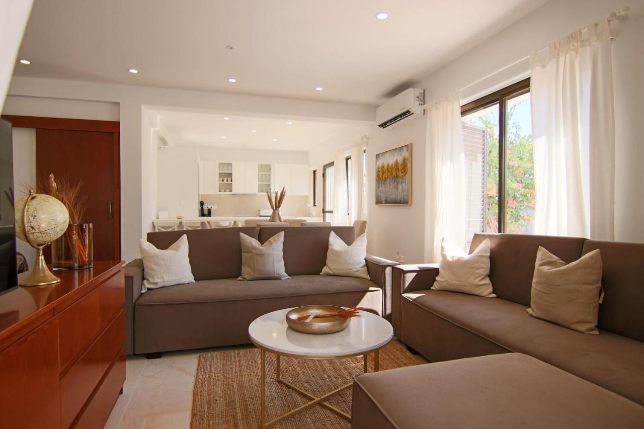 Phaedrus Living: City View Luxury Flat Androcleous Paphos Exterior photo
